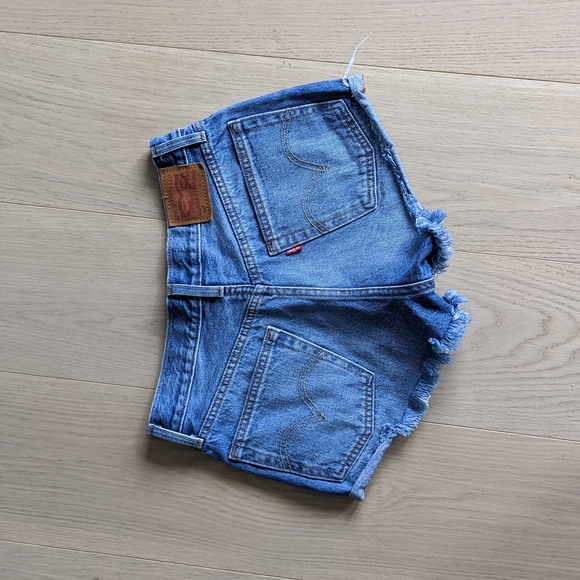 Levi's 501 shorts - Picture 2 of 3